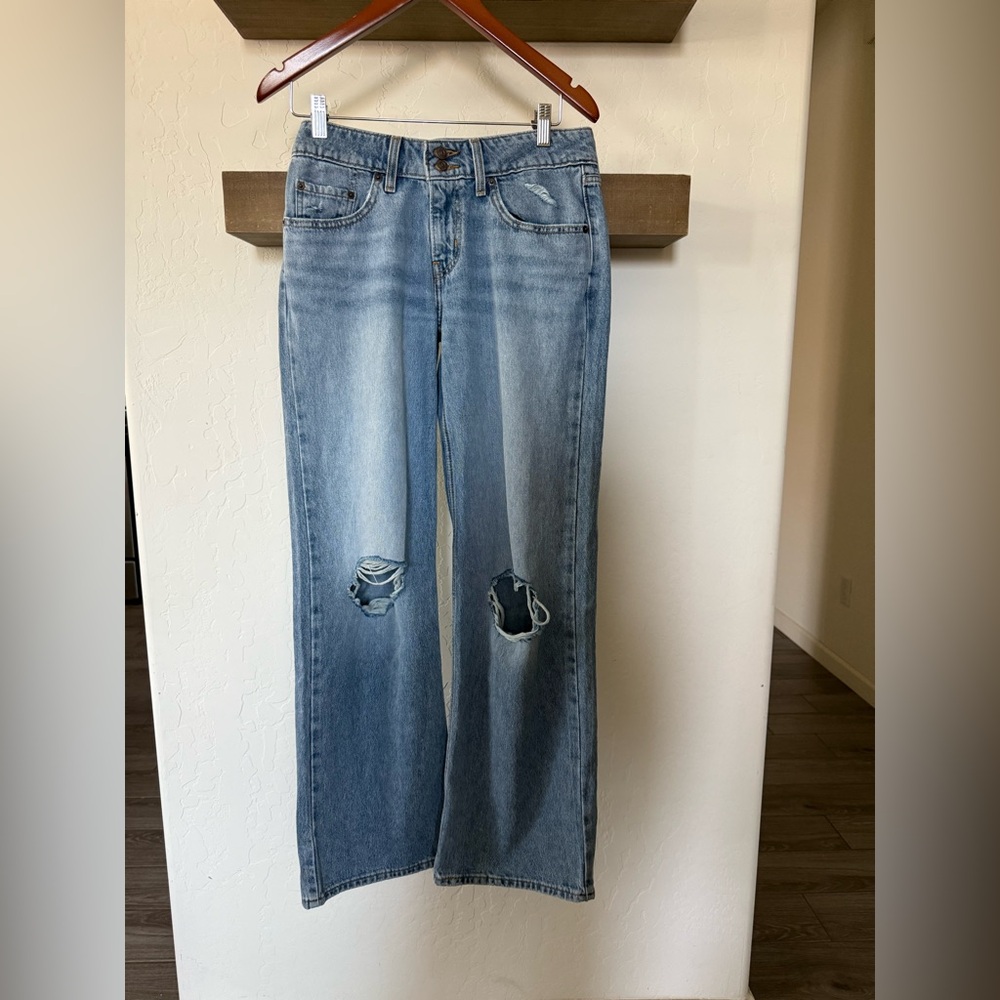 Levi's|Women’s low rise superlow loose jeans,Light wash Straight/wide leg•••27 - Picture 10 of 16